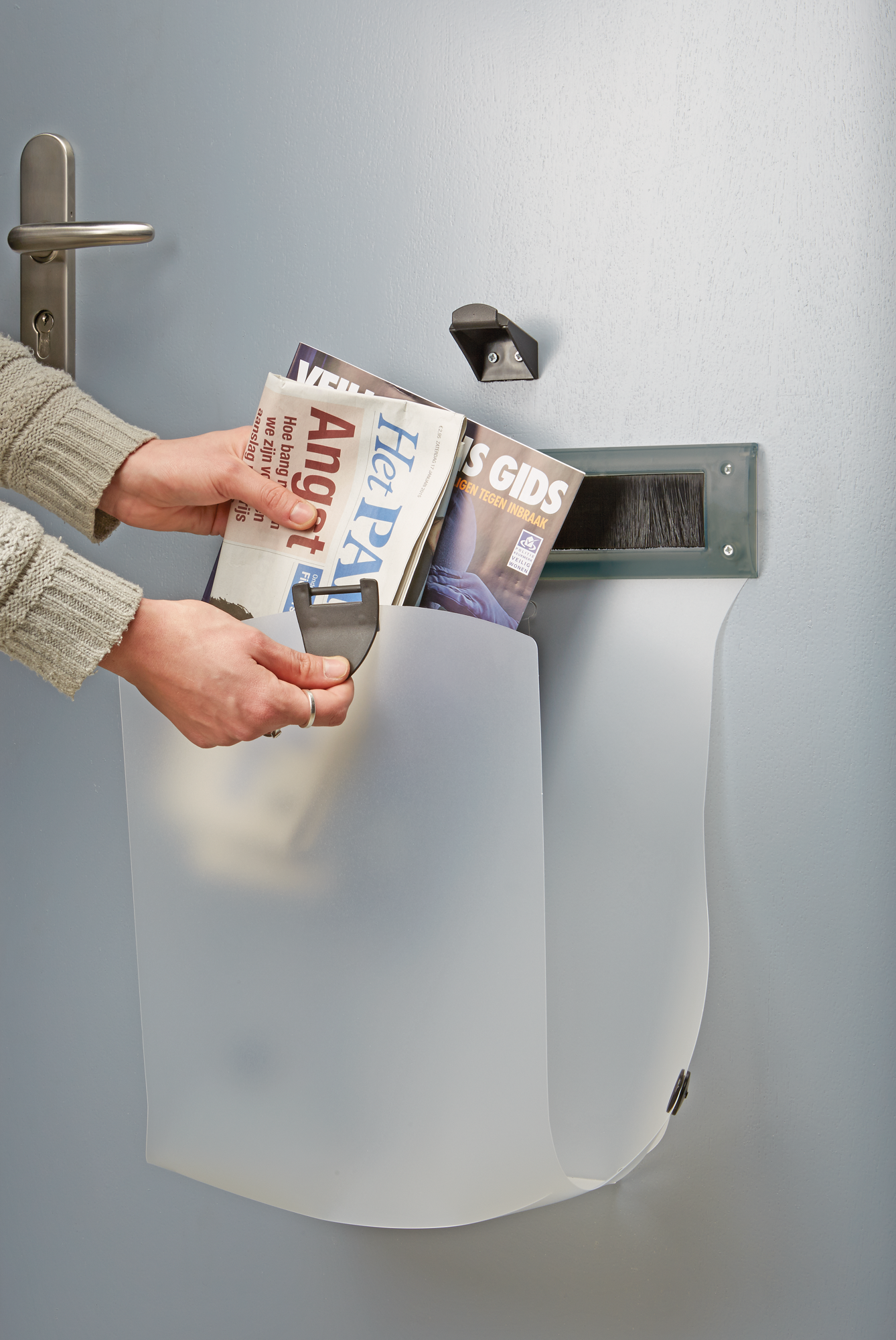 SecuCare Post catcher with draught excluder